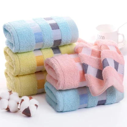 Plush Absorbent Beach Towel - Image 5