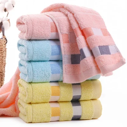 Plush Absorbent Beach Towel - Image 2