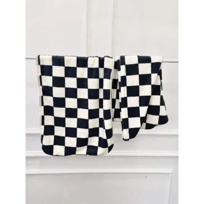 Checkerboard Pattern Beach Towel - Image 4