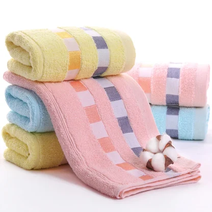 Plush Absorbent Beach Towel - Image 3